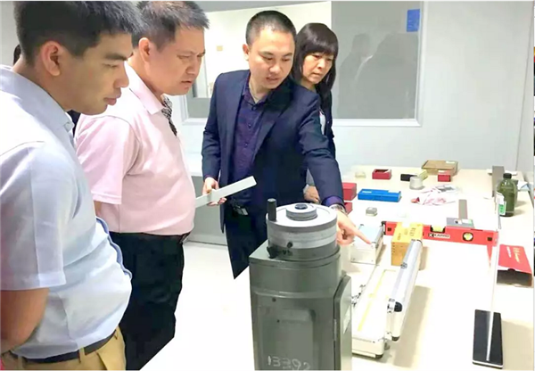 热烈欢迎桂平市政协副主席委派的委员考察团莅临中科计量考察访问！